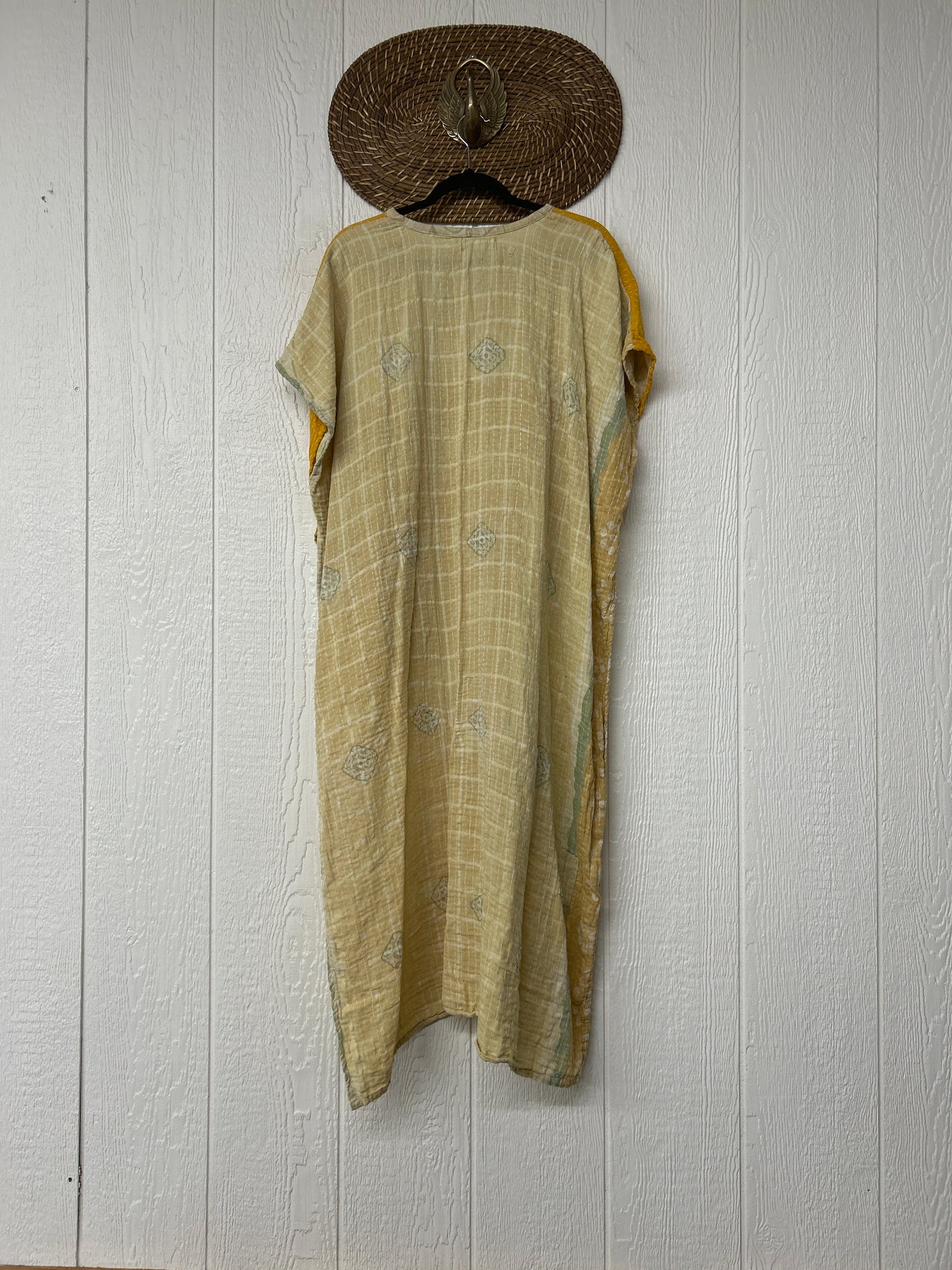 Alchemi Kantha Surrender Hi Lo Poncho 0826 010
