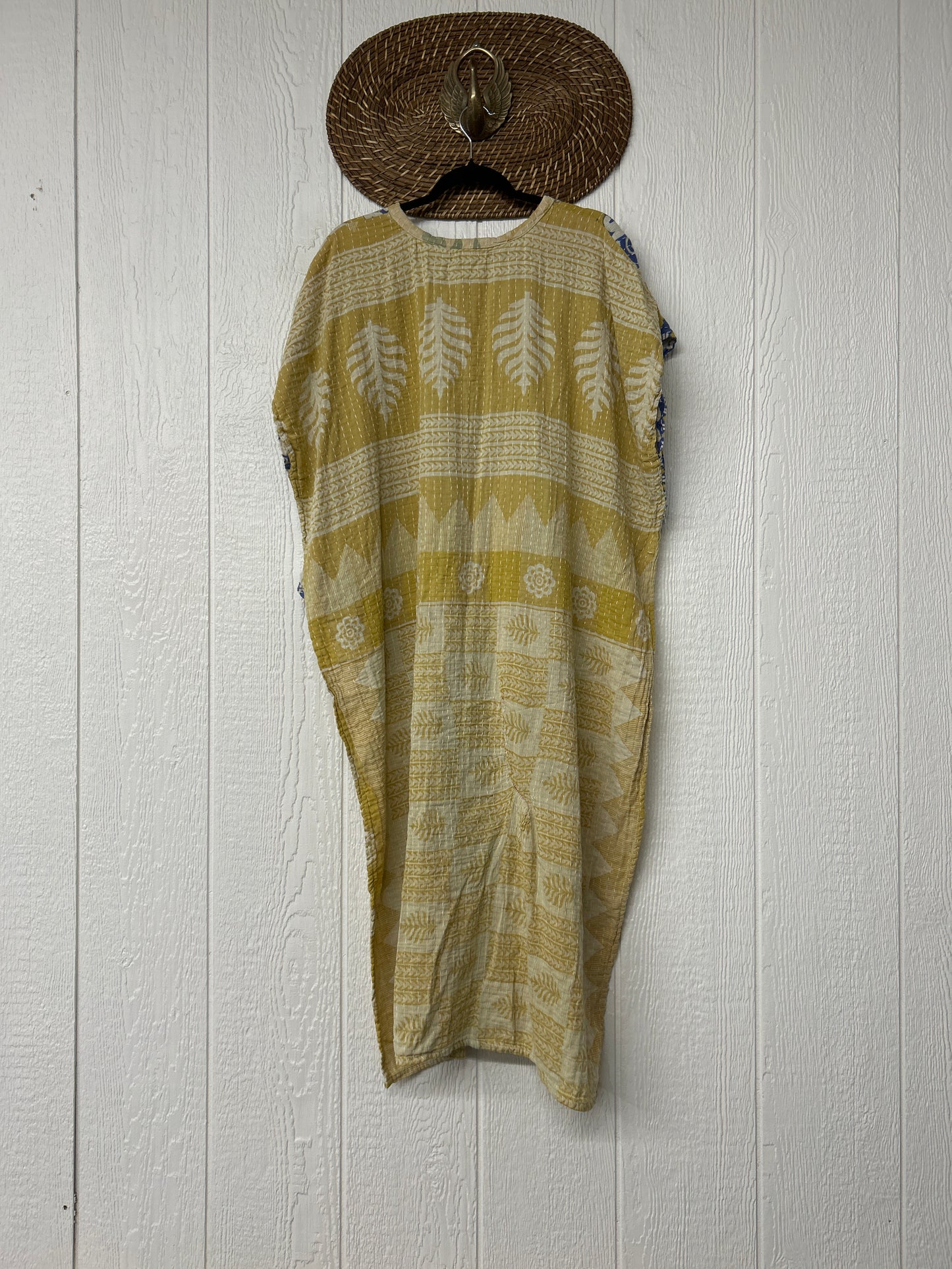 Alchemi Kantha Surrender Hi Lo Poncho 0926 002