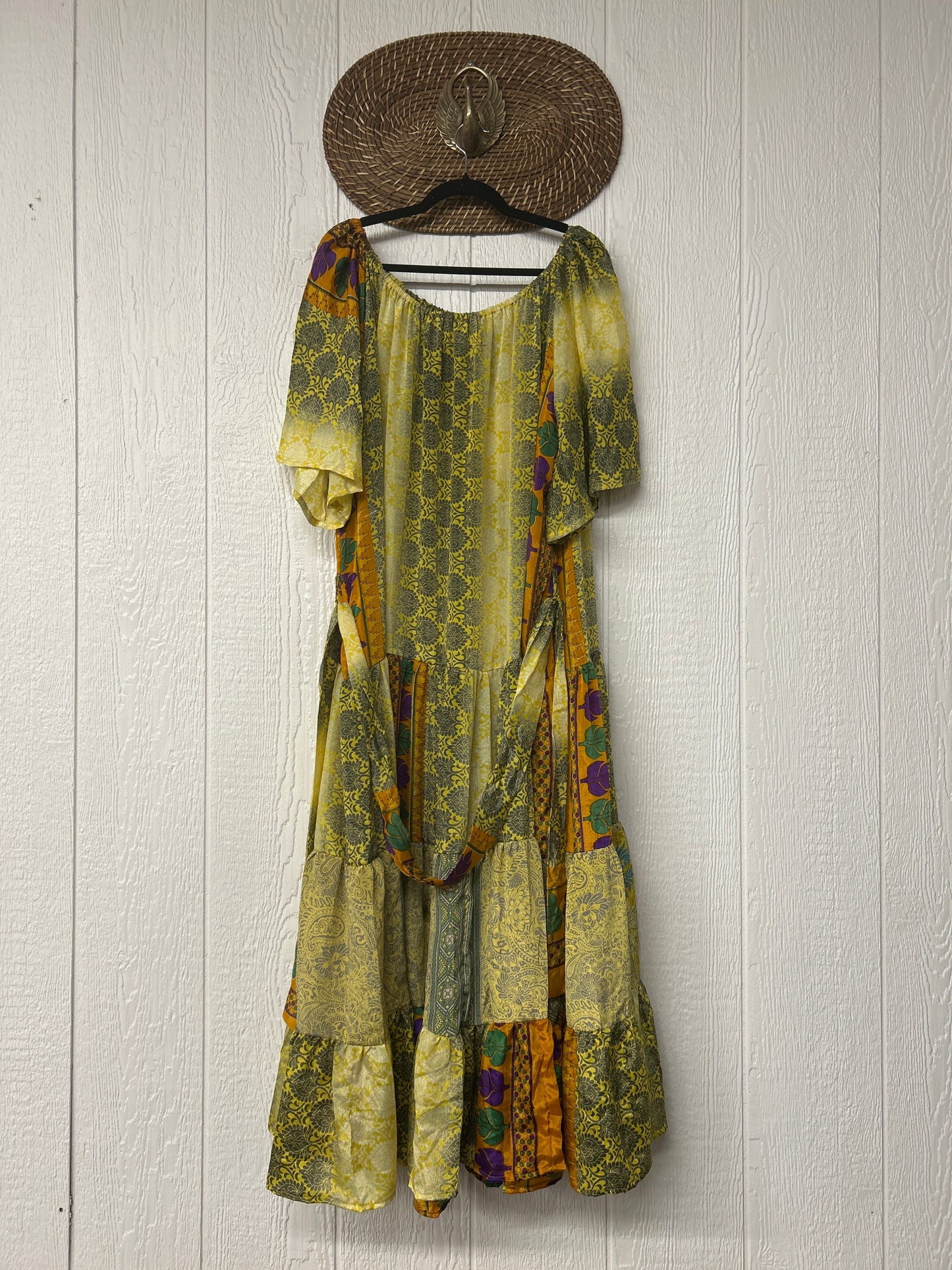 Rasgulla Sari Nova Maxi 0826 233