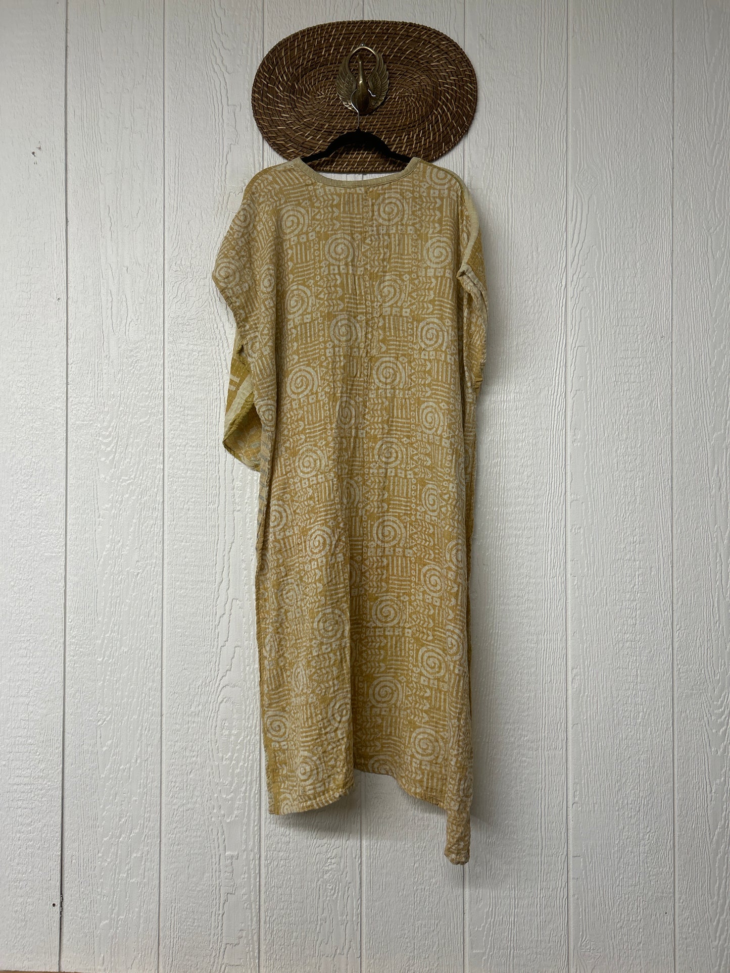 Alchemi Kantha Surrender Hi Lo Poncho 0826 012