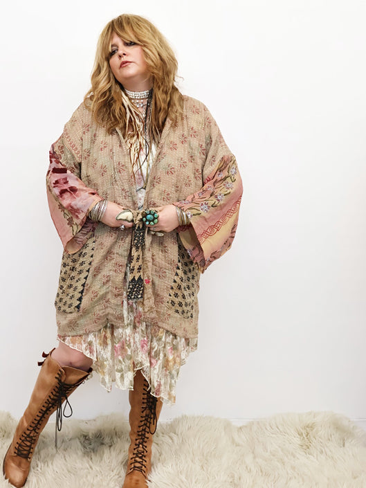 Pareo Kantha Shortie Majestic Kimono
