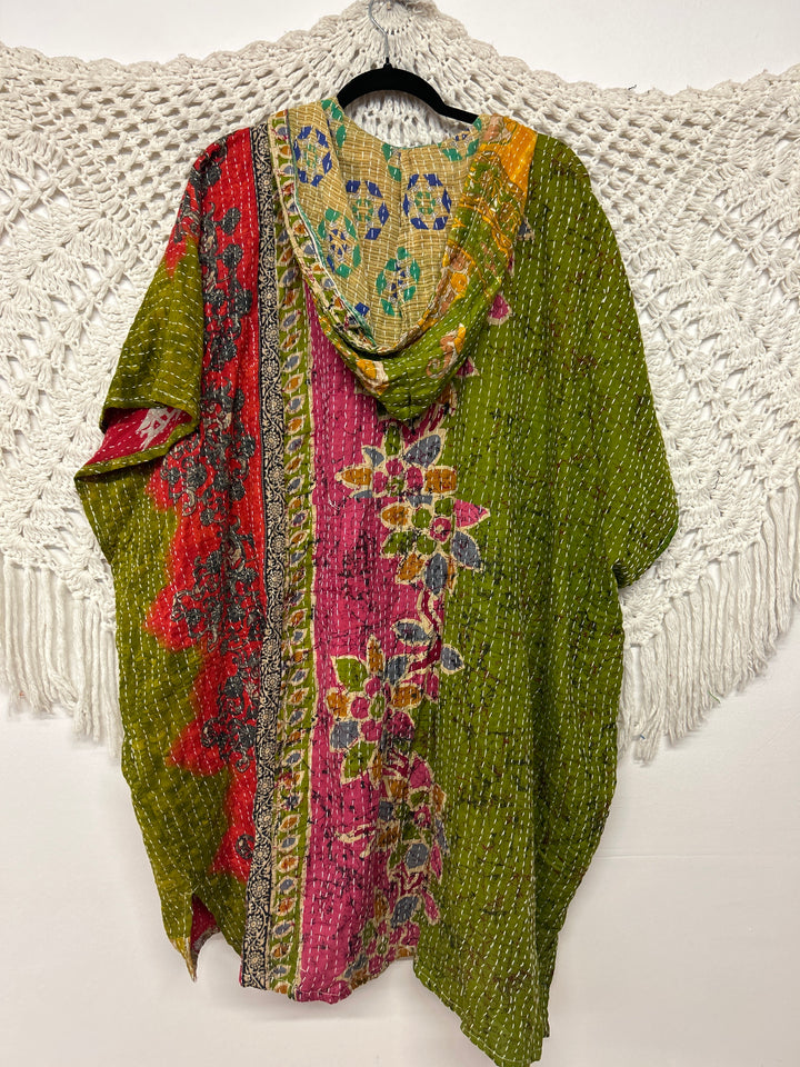 RETAIL Peace and Love Poncho R082125 001