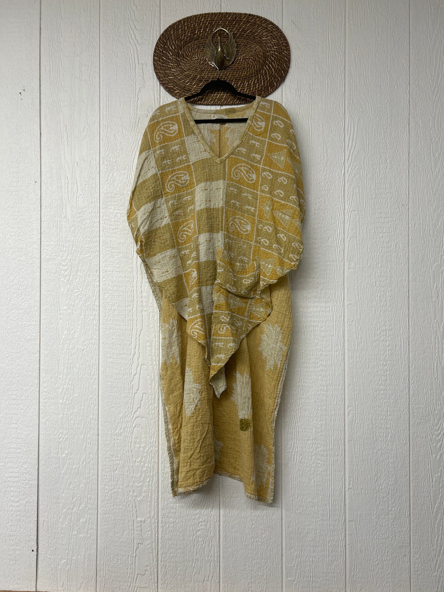 Alchemi Kantha Surrender Hi Lo Poncho 0826 009