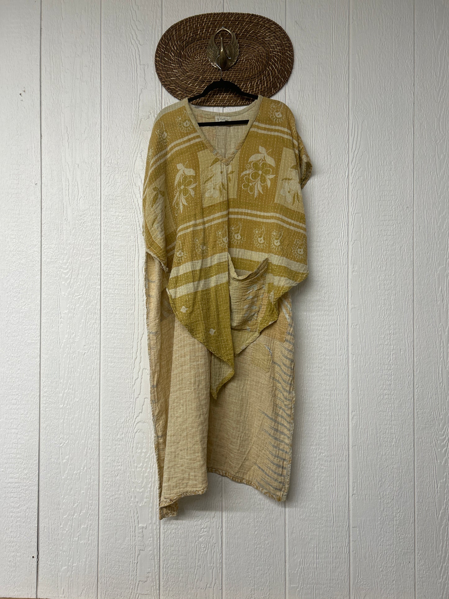 Alchemi Kantha Surrender Hi Lo Poncho 0826 012