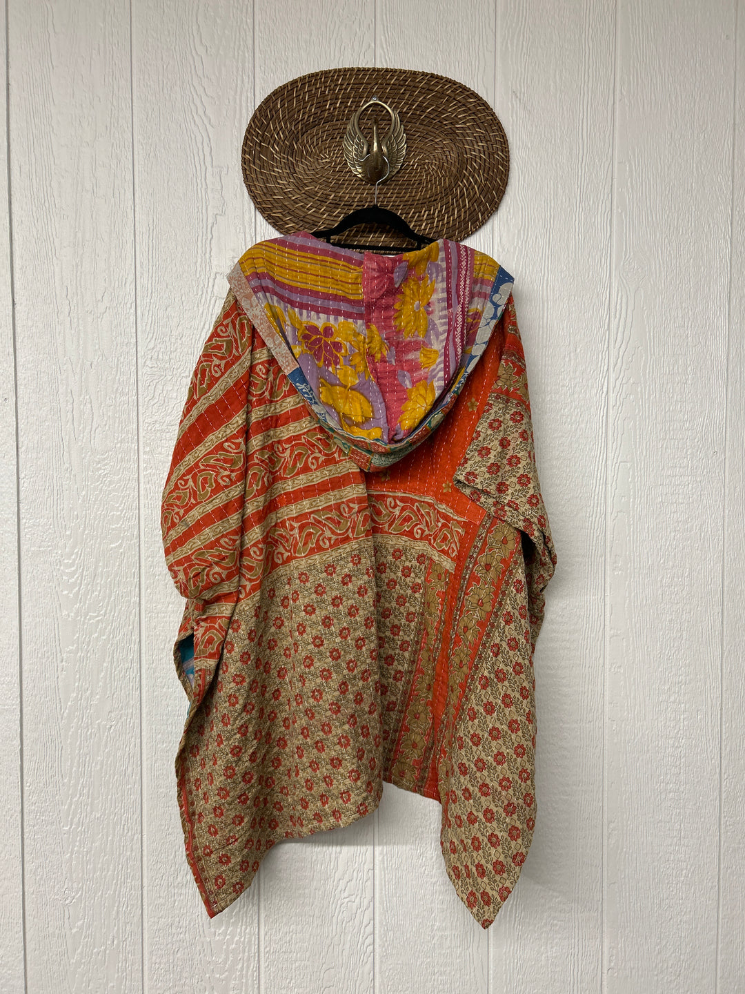 Wanderlust Poncho 0425 041