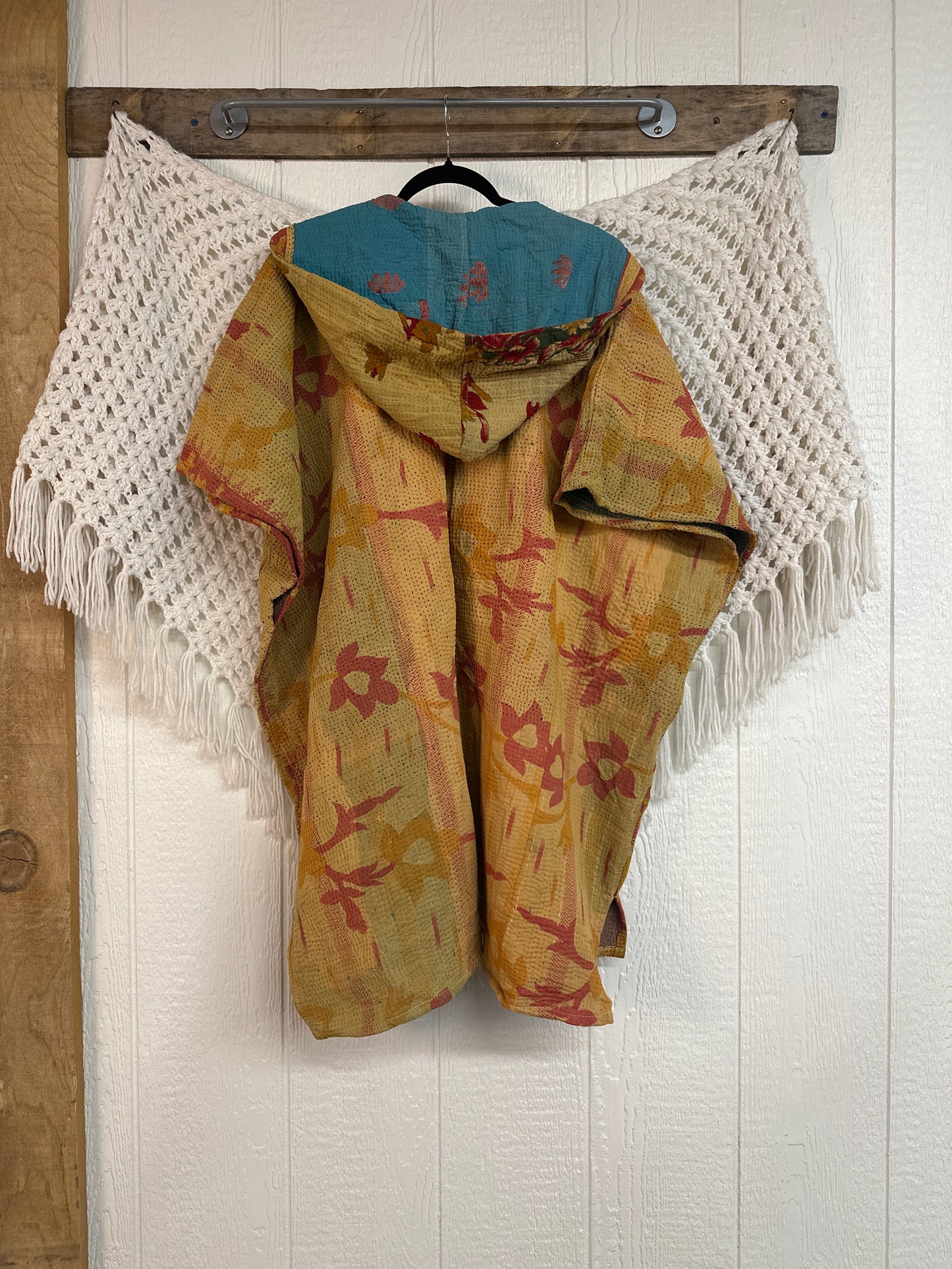 Peace + Love Poncho 0325 284