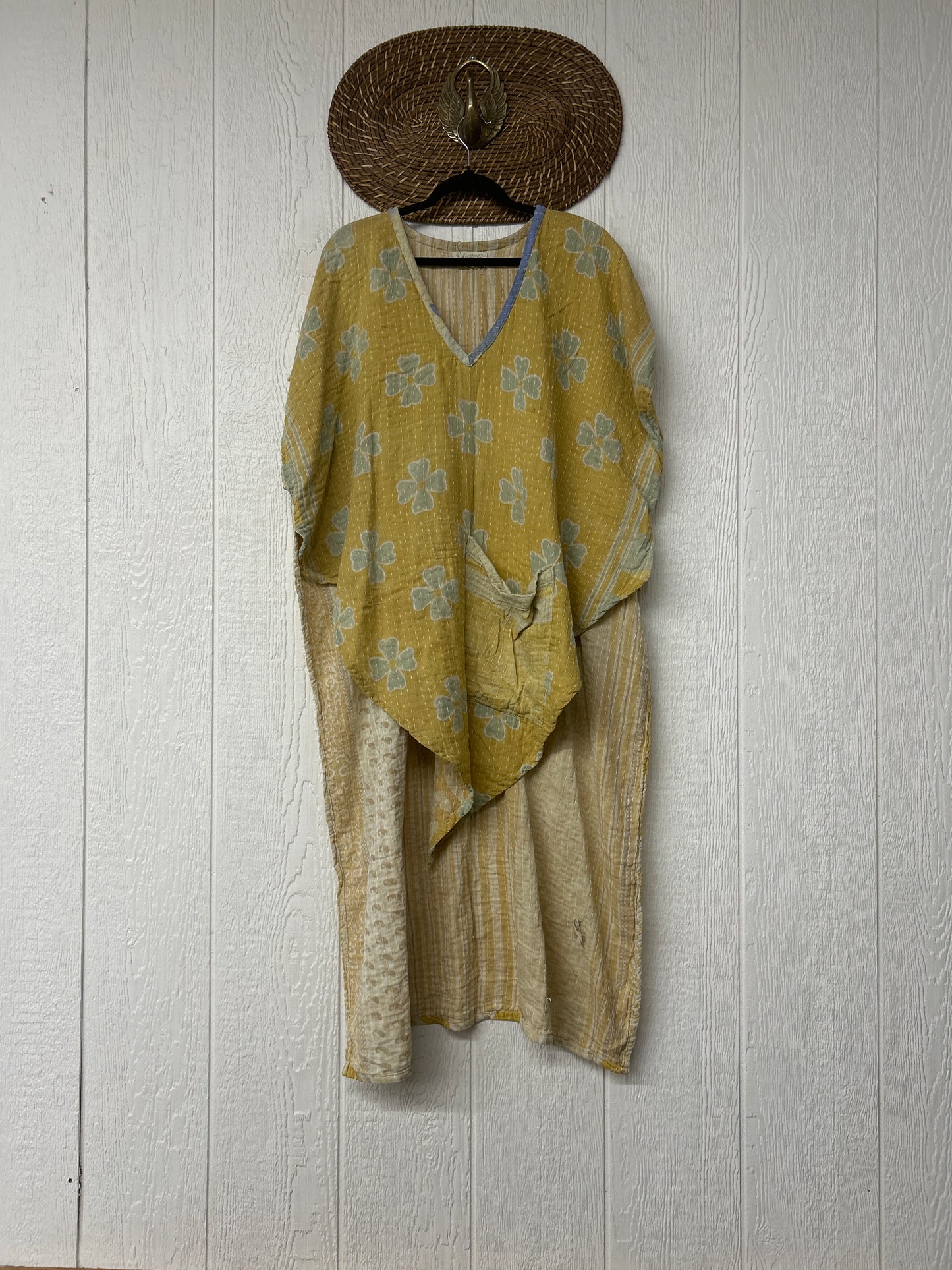 Alchemi Kantha Surrender Hi Lo Poncho 0826 008