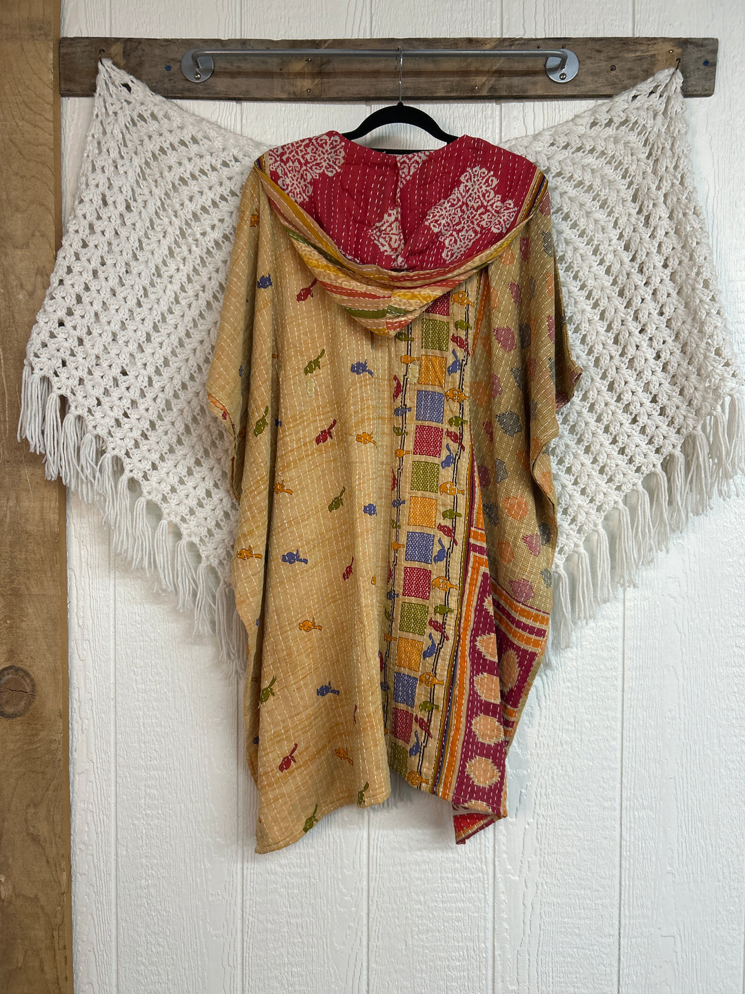 Peace and Love Poncho 0425 274