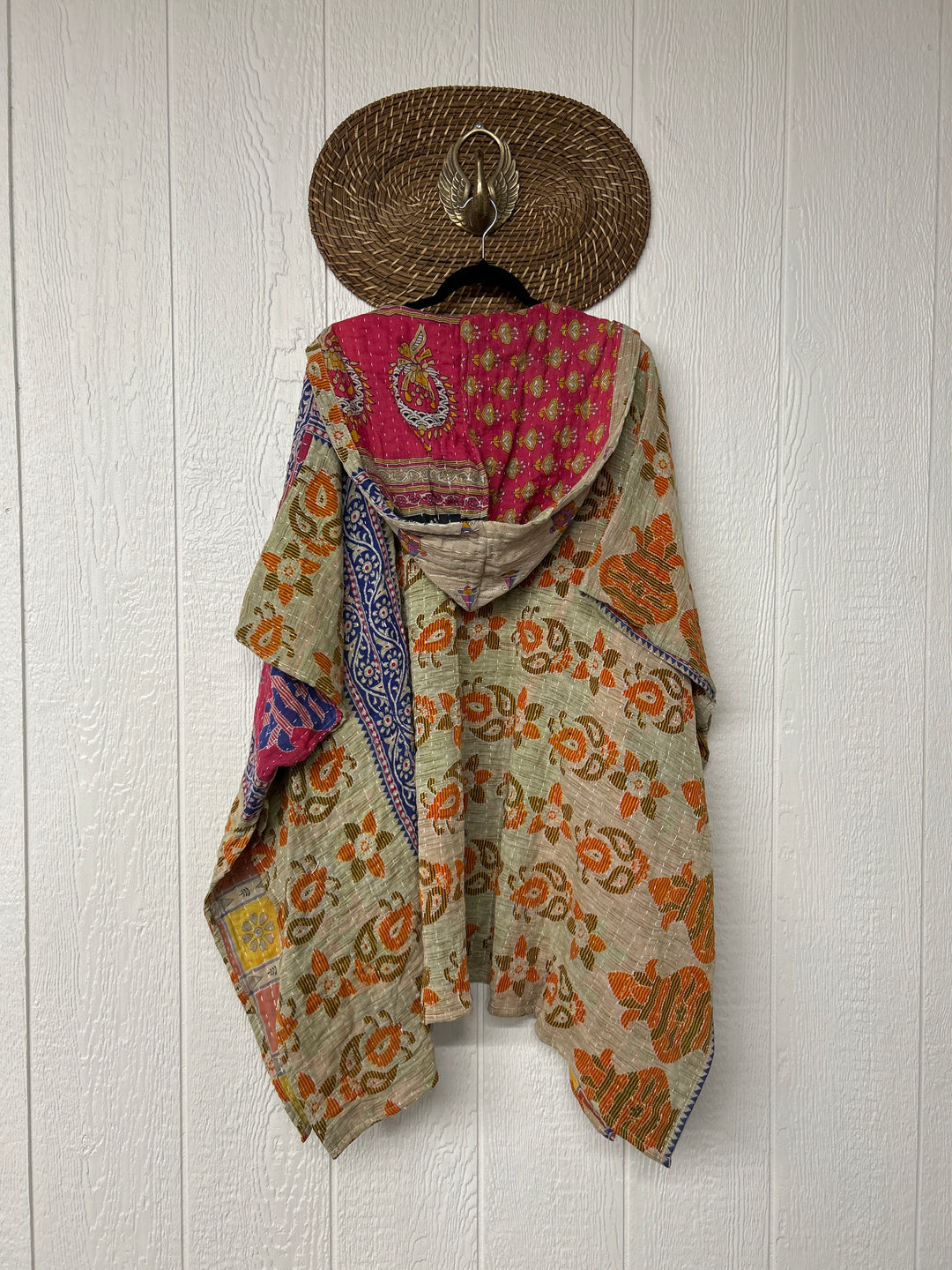 Wanderlust Poncho 0425 043
