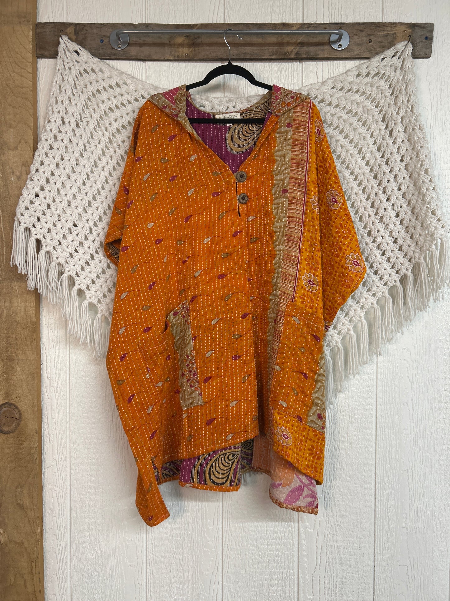 Peace and Love Poncho 0425 275