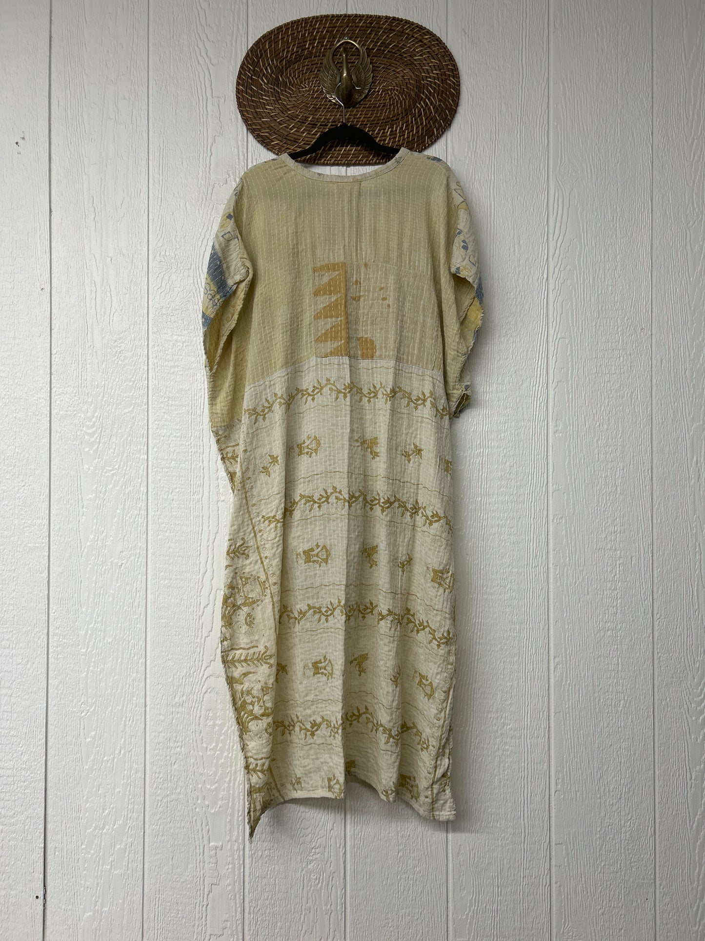 Alchemi Kantha Surrender Hi Lo Poncho 0826 003