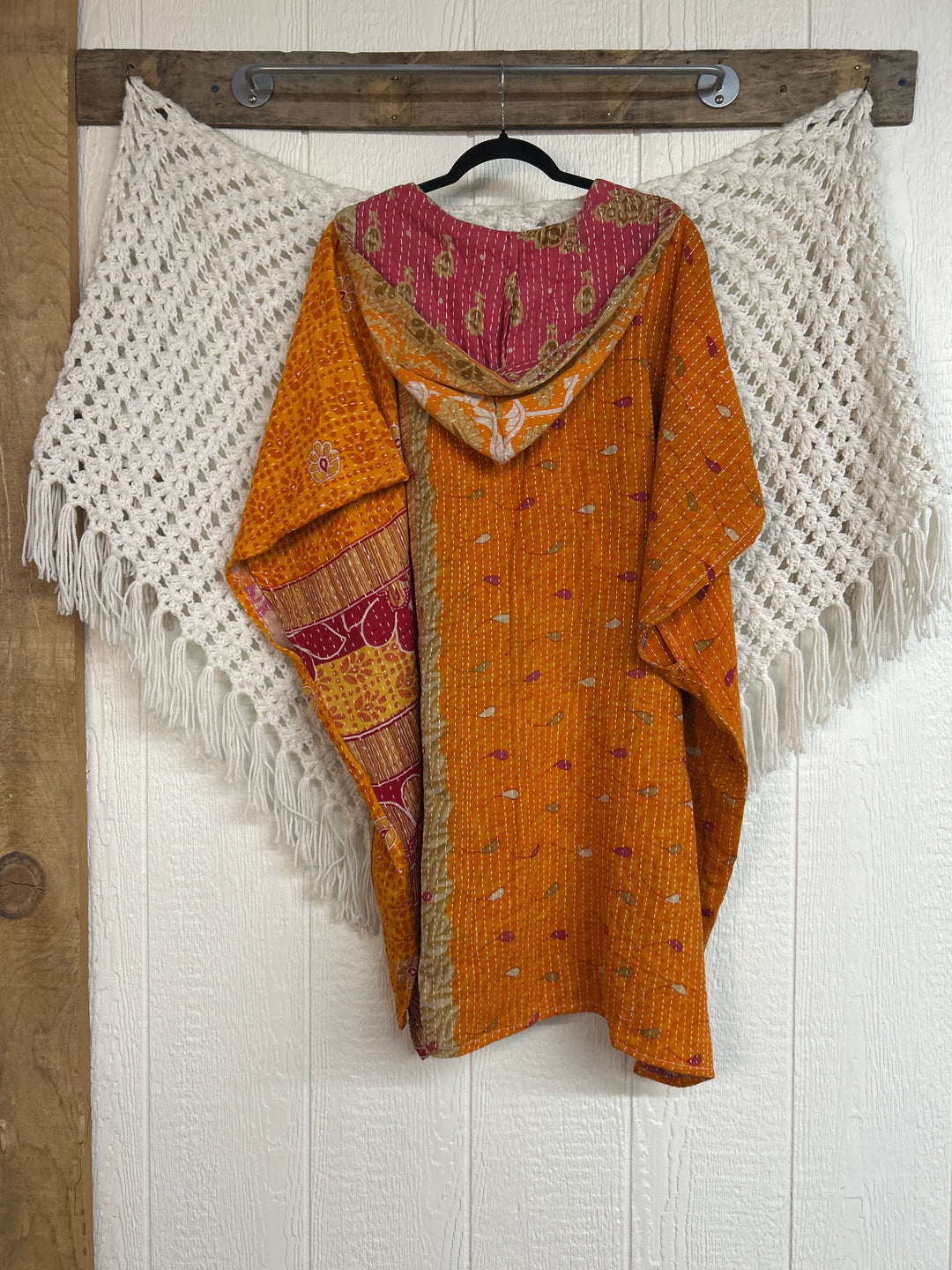 Peace and Love Poncho 0425 275