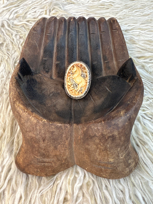 RETAIL Bone Craved Horse Ring 0226 011