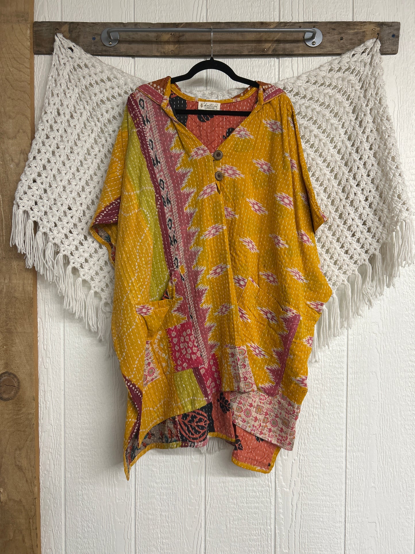 Peace and Love Poncho 0425 182