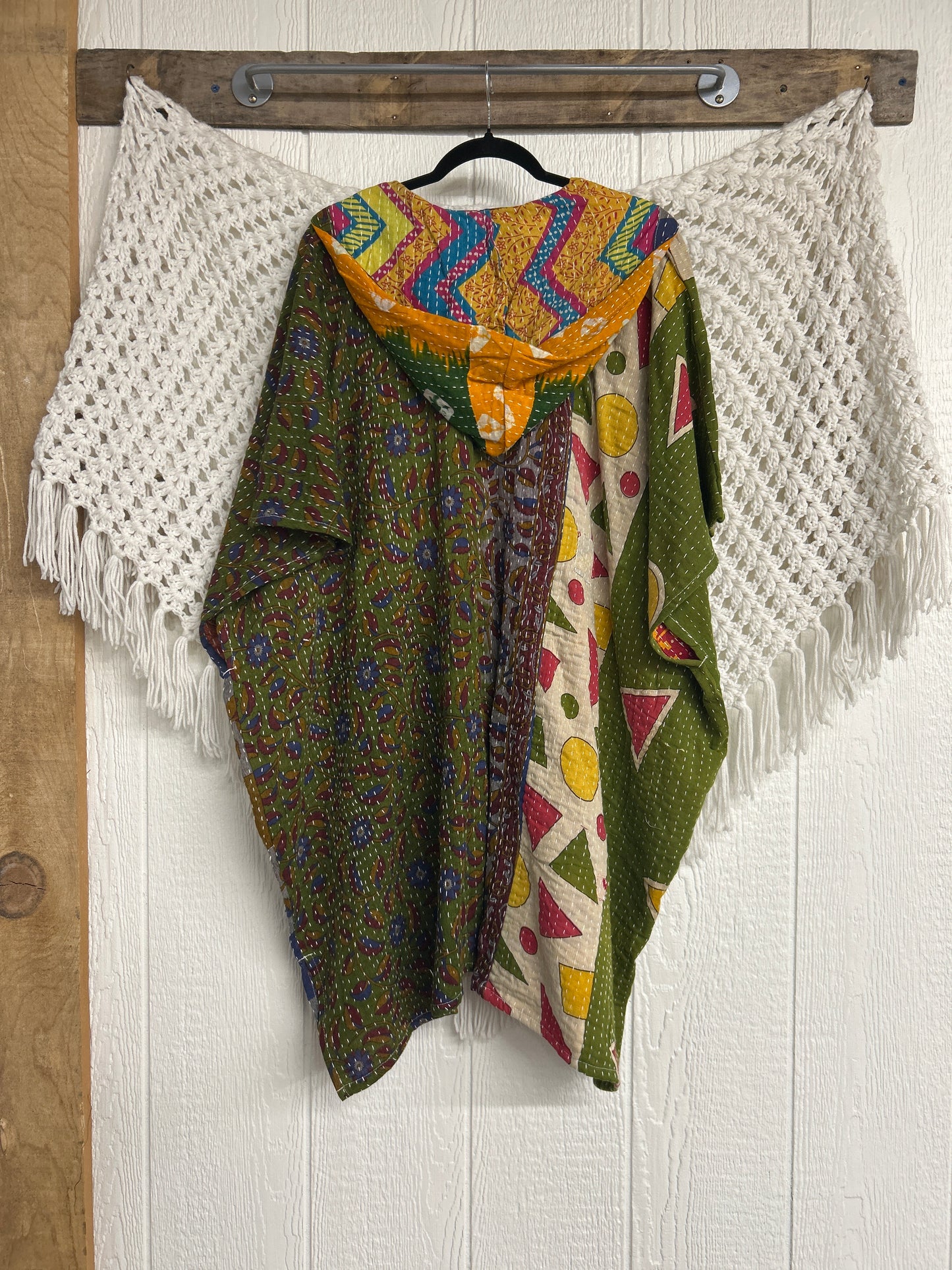 Peace and Love Poncho 0425 181