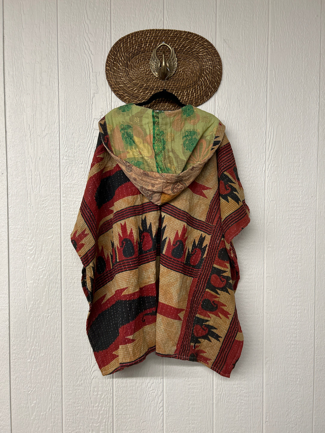 Wanderlust Poncho 0425 028