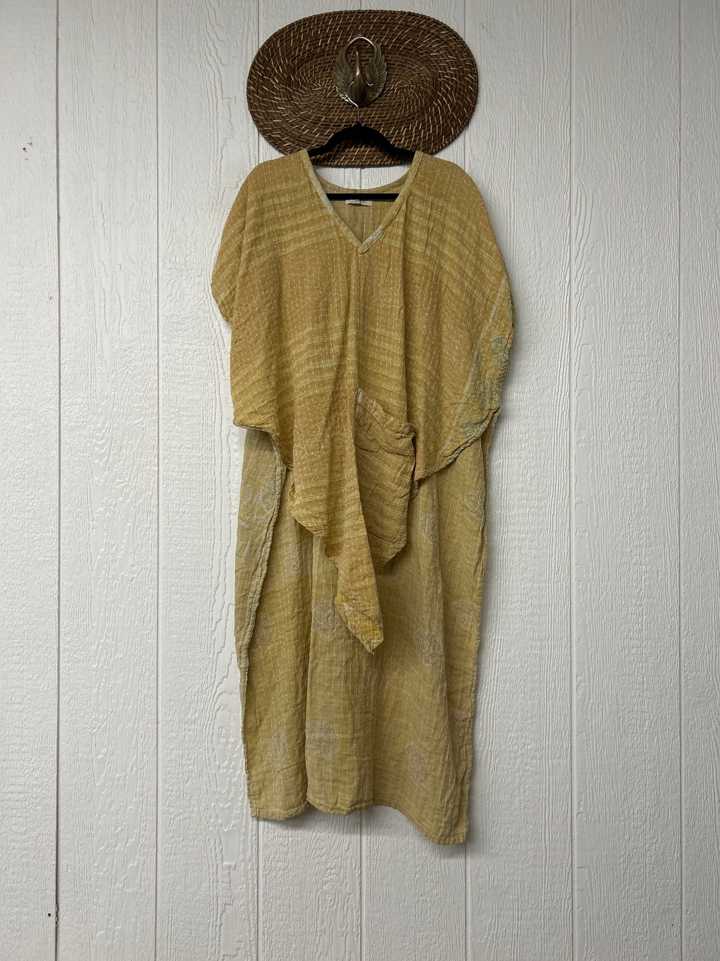 Alchemi Kantha Surrender Hi Lo Poncho 0926 001