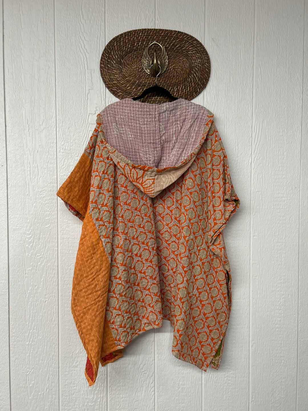 Wanderlust Poncho 0425 044