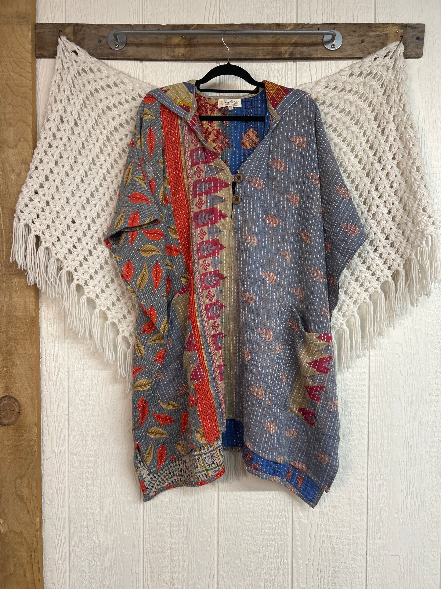 Peace and Love Poncho 0425 273